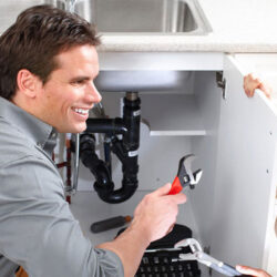 header-plumber-talking-to-customer